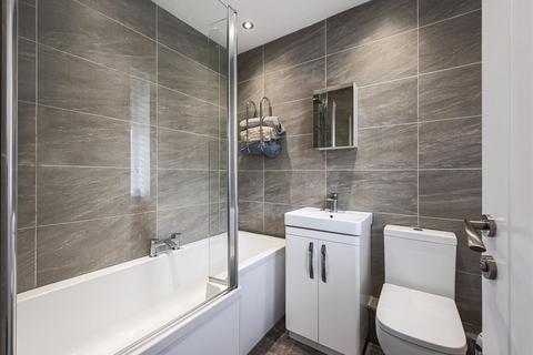 46 Redhill Avenue, Wombourne, Wolverhampton, WV5 0HF