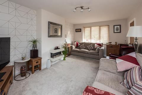 46 Redhill Avenue, Wombourne, Wolverhampton, WV5 0HF