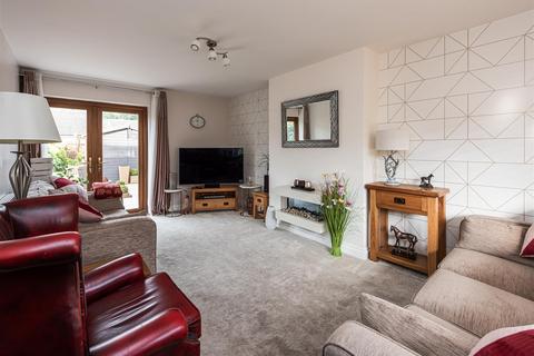 46 Redhill Avenue, Wombourne, Wolverhampton, WV5 0HF
