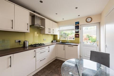 46 Redhill Avenue, Wombourne, Wolverhampton, WV5 0HF