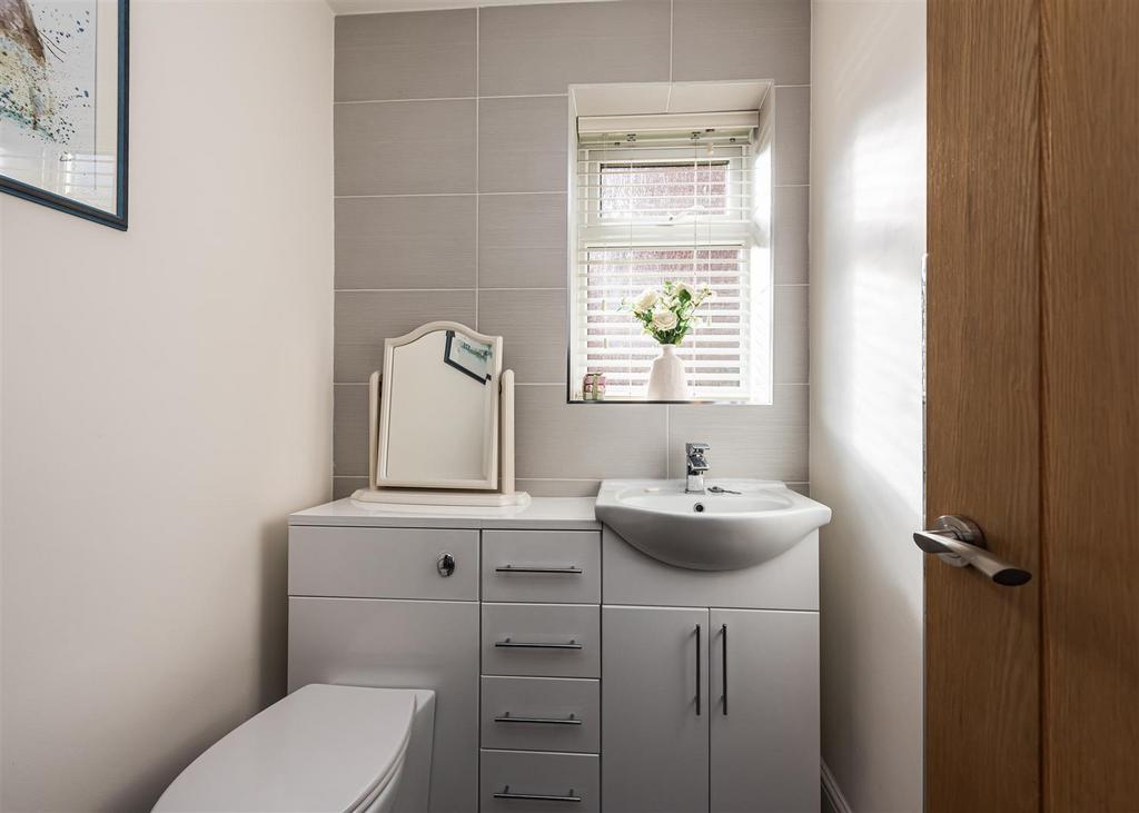 46 Redhill Avenue-cloaks.jpg