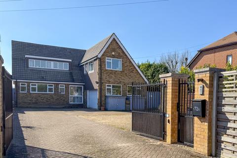 Riverside Home - Wraysbury, Berkshire