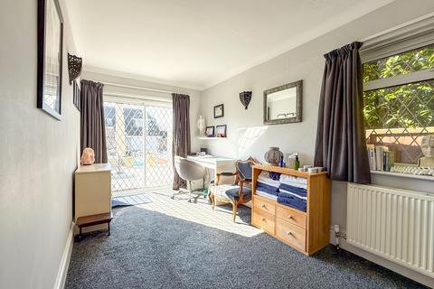 72a Hythe End Road, Wraysbury, Staines-upon-thames, TW19 5AP