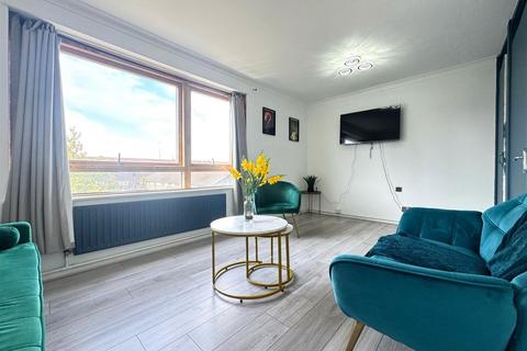 2 bedroom maisonette to rent, Fothergill Close, London