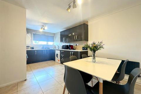 2 bedroom maisonette to rent, Fothergill Close, London