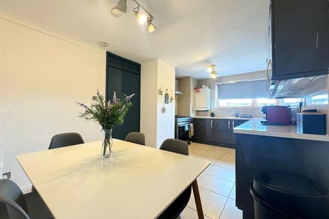 2 bedroom maisonette to rent, Fothergill Close, London
