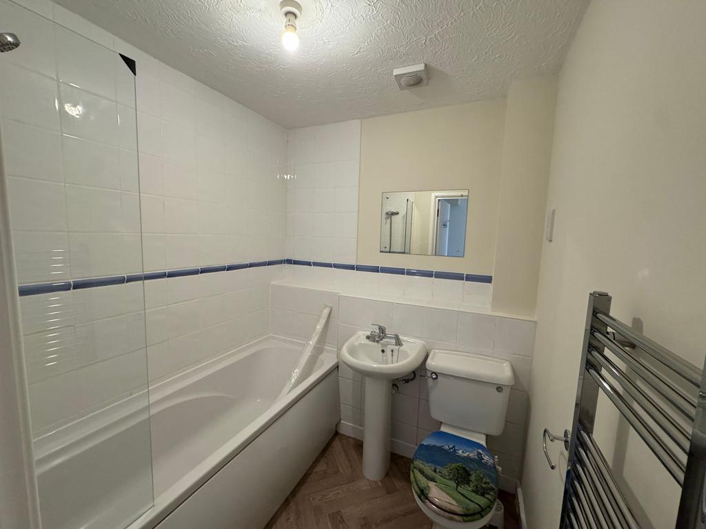 Modern well presented bathroom