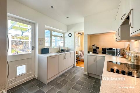 2 bedroom bungalow for sale, Heathlands Avenue, Ferndown BH22
