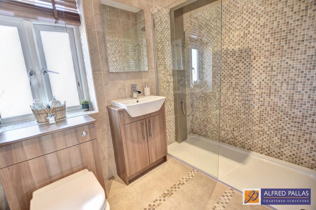Ensuite to Bed1