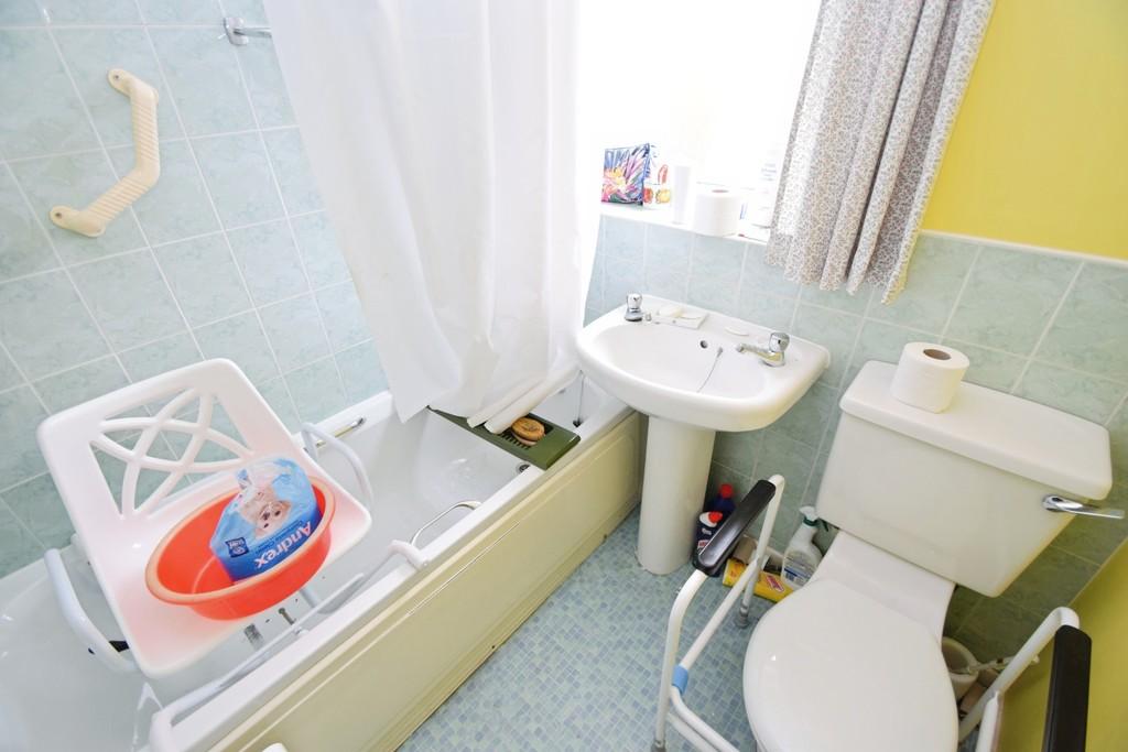 C6358681-Bathroom