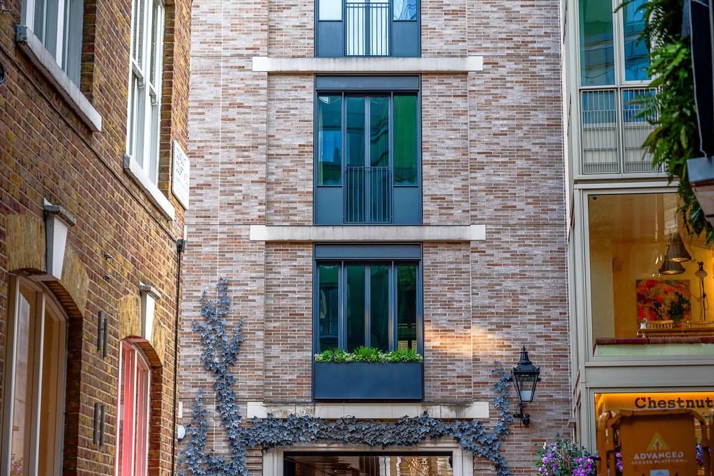 101 Floral Court 18