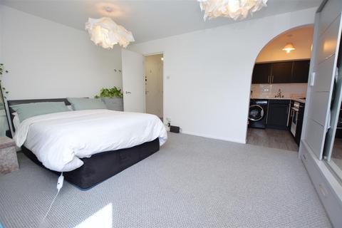 4 Gilpin Close, Mitcham, CR4 3QR