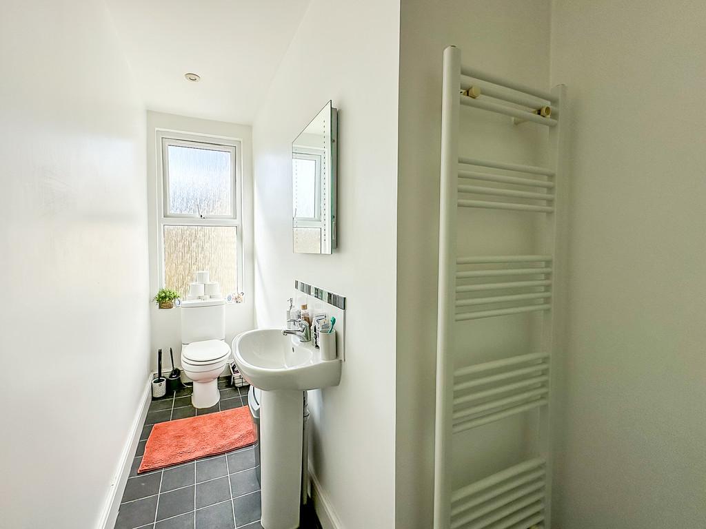 Room 4 Ensuite (2)