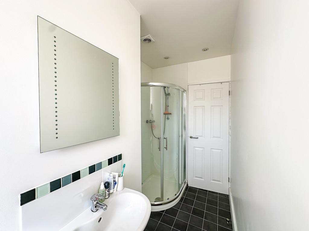 Room 4 Ensuite (1)