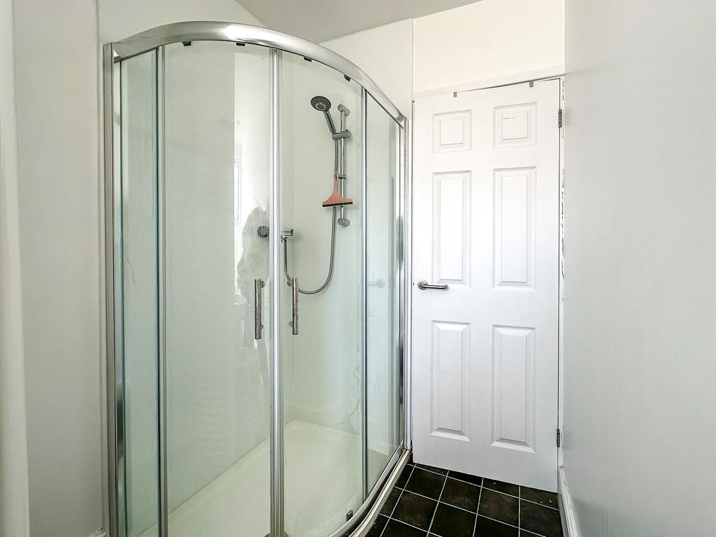 Room 4 Ensuite (3)