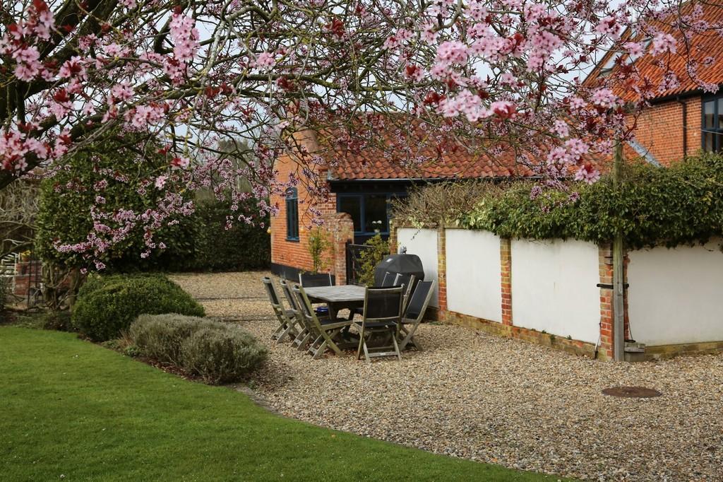 Garden table 1