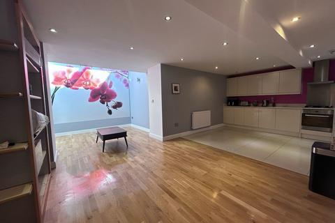4 bedroom apartment to rent, Chrisharben Court, Clayton, Bradford