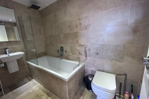 4 bedroom apartment to rent, Chrisharben Court, Clayton, Bradford