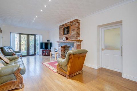 6 bedroom detached house for sale, Halifax Road, Liversedge