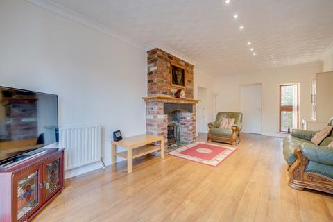 6 bedroom detached house for sale, Halifax Road, Liversedge