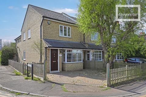 3 bedroom end of terrace house for sale, Lindsey Street, Epping