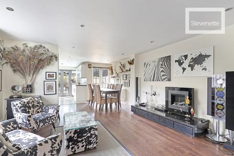 3 bedroom end of terrace house for sale, Lindsey Street, Epping