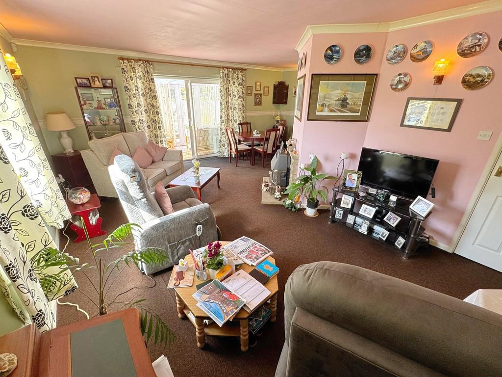 Living room 4
