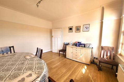3 bedroom maisonette for sale, Heddon Court, Cockfosters, EN4