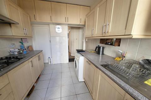 3 bedroom maisonette for sale, Heddon Court, Cockfosters, EN4