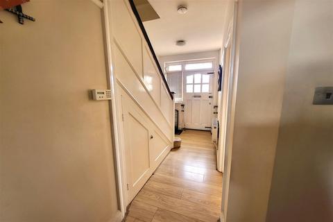 3 bedroom maisonette for sale, Heddon Court, Cockfosters, EN4