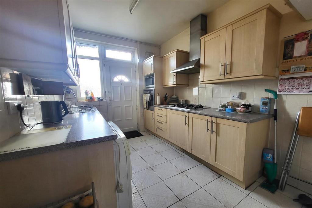 KITCHEN (pic 2)