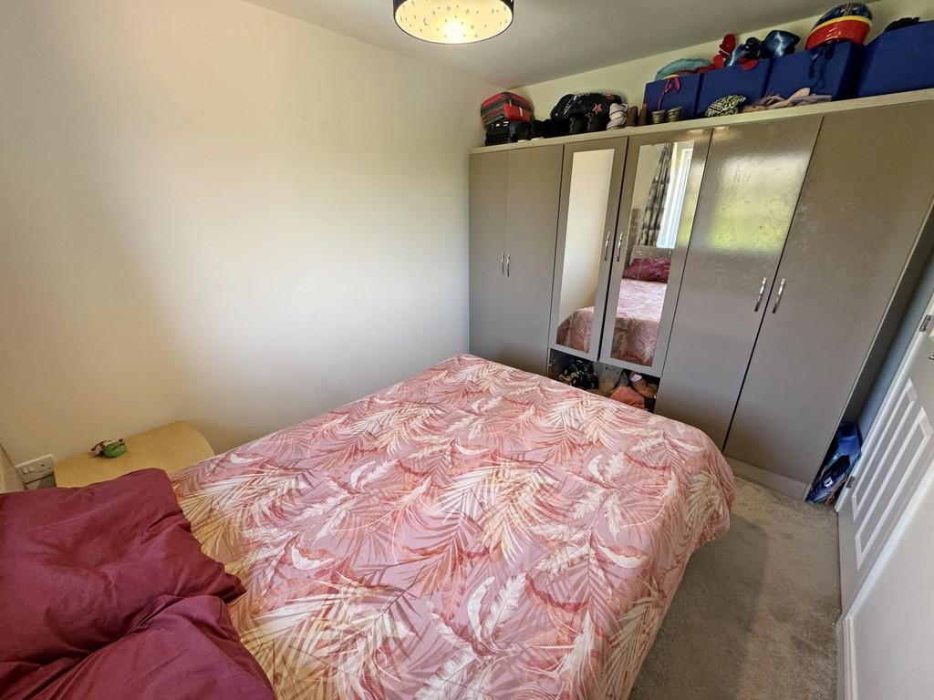 Bed 2 to wardrobes