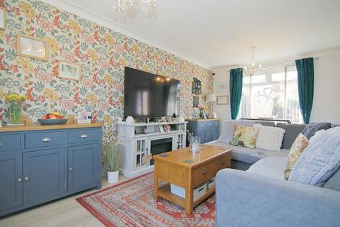 20 Aston Crescent, Leeds, LS13 2DZ