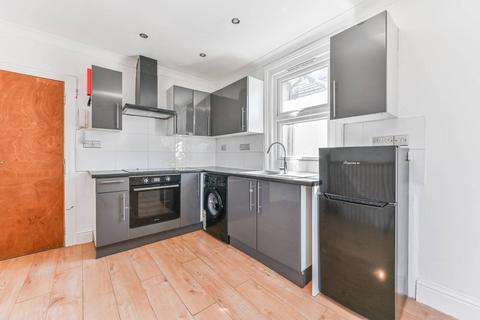 2 bedroom flat to rent, London Road, Hackbridge, SM6