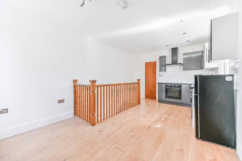 2 bedroom flat to rent, London Road, Hackbridge, SM6