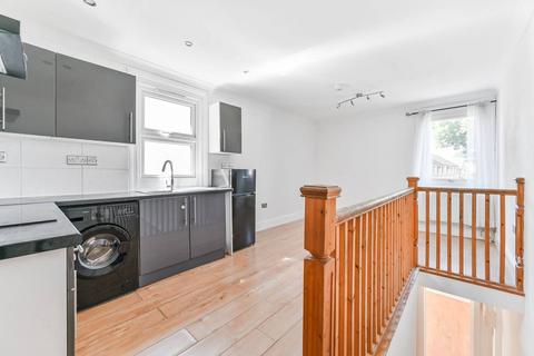 2 bedroom flat to rent, London Road, Hackbridge, SM6