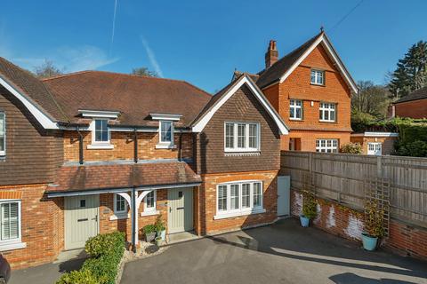 20a Critchmere Hill, Haslemere, GU27 1LS