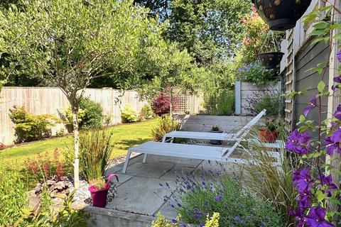 20a Critchmere Hill, Haslemere, GU27 1LS