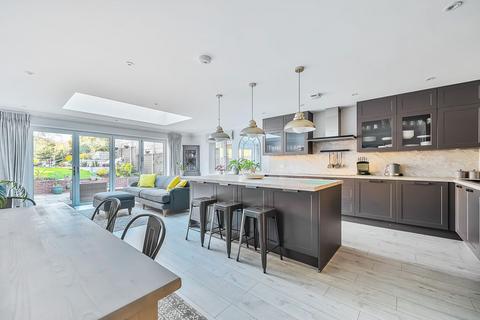 20a Critchmere Hill, Haslemere, GU27 1LS