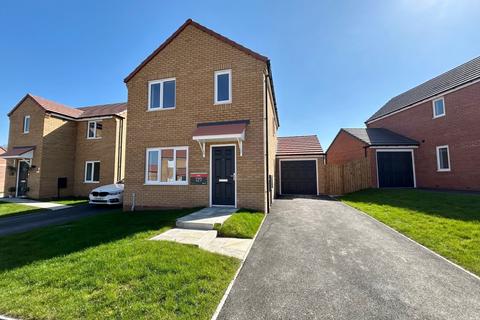 3 bedroom detached house to rent, Iris Grove, Langold, Worksop, Nottinghamshire, S81