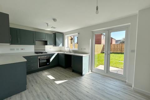 3 bedroom detached house to rent, Iris Grove, Langold, Worksop, Nottinghamshire, S81