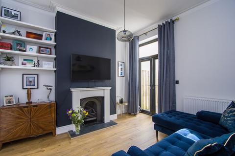 4 bedroom terraced house for sale, Plassey Square, Penarth