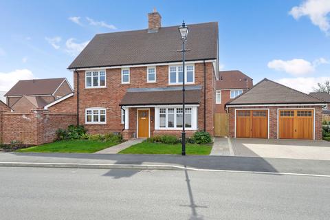 Lorimer Avenue, Cranleigh, GU6