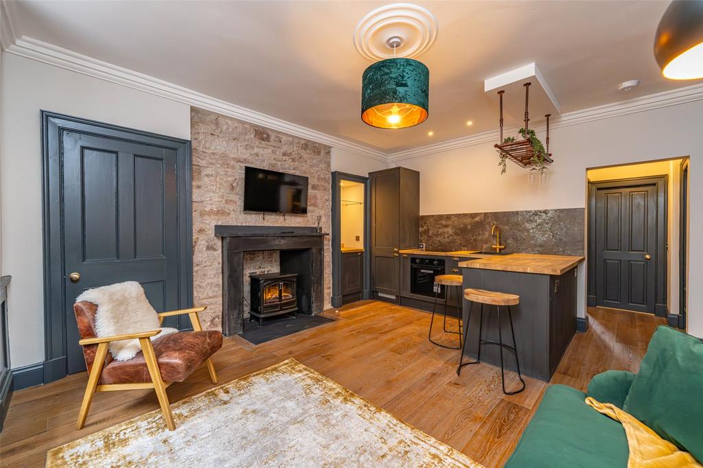 Lounge / Kitchen