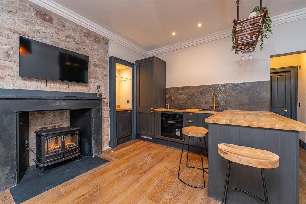 Lounge / Kitchen