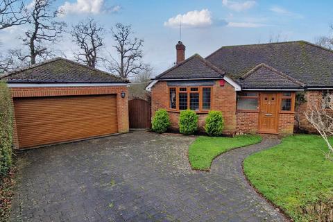 2 bedroom detached house for sale, Manor Close, East Horsley