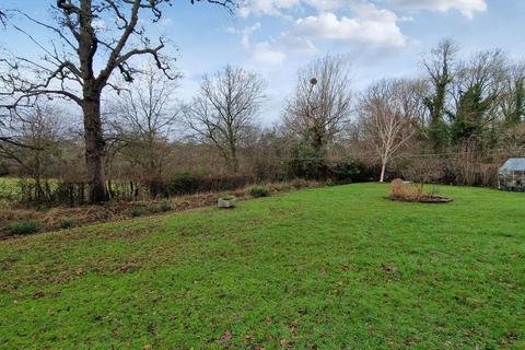 2 bedroom detached house for sale, Manor Close, East Horsley