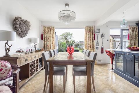 62 Orchard Close, Fetcham, Leatherhead, KT22 9JB