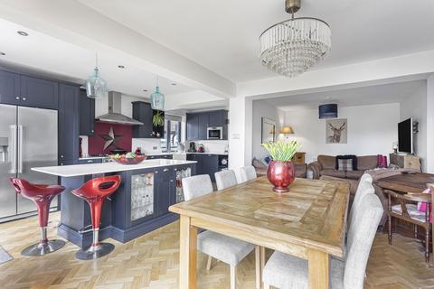 62 Orchard Close, Fetcham, Leatherhead, KT22 9JB