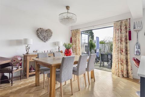 62 Orchard Close, Fetcham, Leatherhead, KT22 9JB